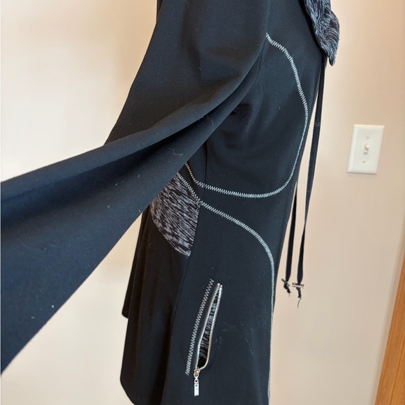 #277 Beautiful Couture Black and Gray Women's Tunic. Excellent condition. - Picture 5 of 15